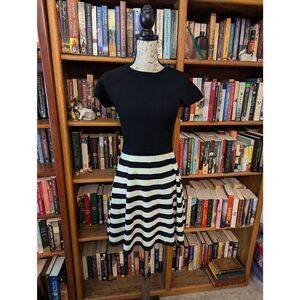 Brand New Trina Turk Women’s Small Black White Striped Fit & Flare Dress $328